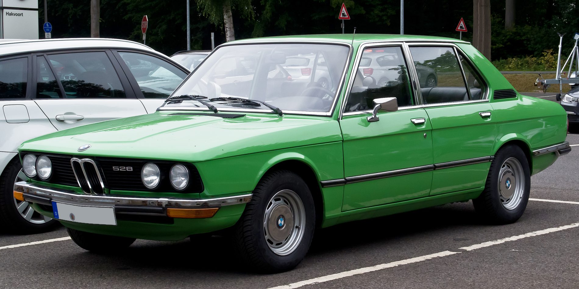 BMW_528_(E12)