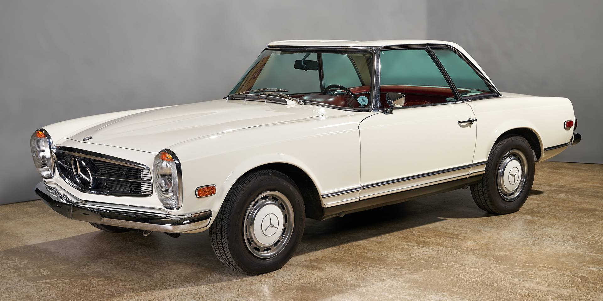 2017-Zylinderhaus-Mercedes-250-SL-2500px